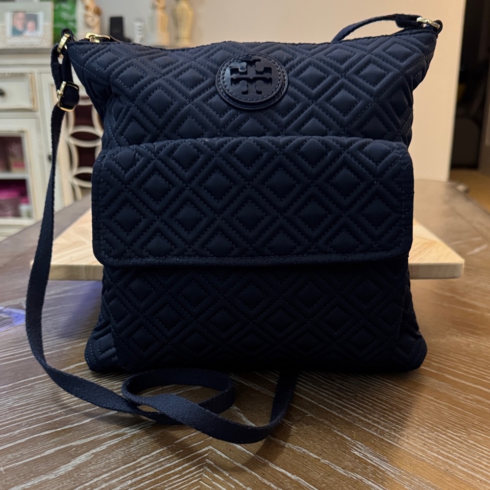 Tory Burch Virginia Crossbody In Navy Quilted Recycled Material With Dust Bag - Picture 1 of 9